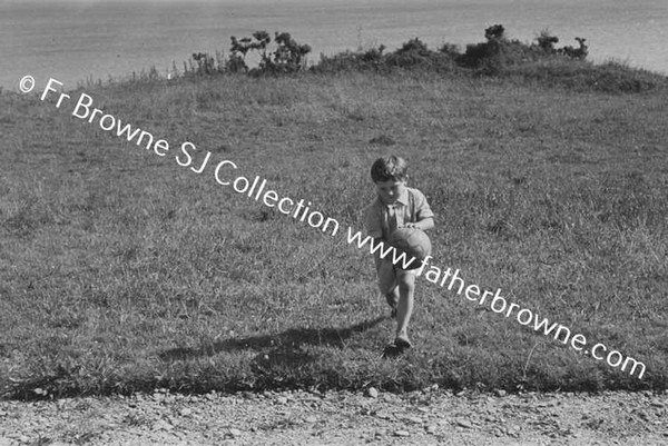DRO'SULLIVAN & CHILDREN AT MOVILLE
